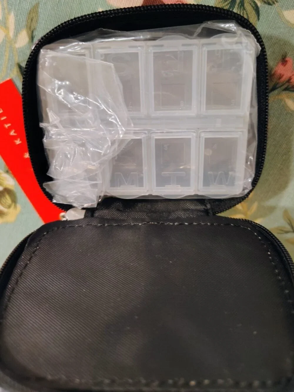 Kelly & Katie NWT Travel Pill Case Floral Zip